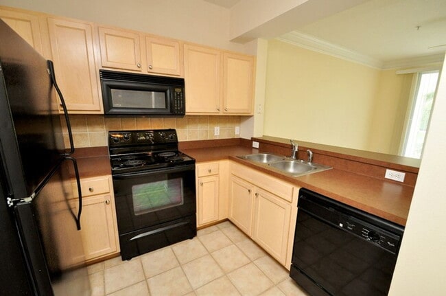 Foto del edificio - 12861 Madison Pointe Cir