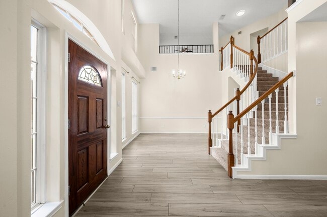 Foto del edificio - 16303 Lakestone Dr