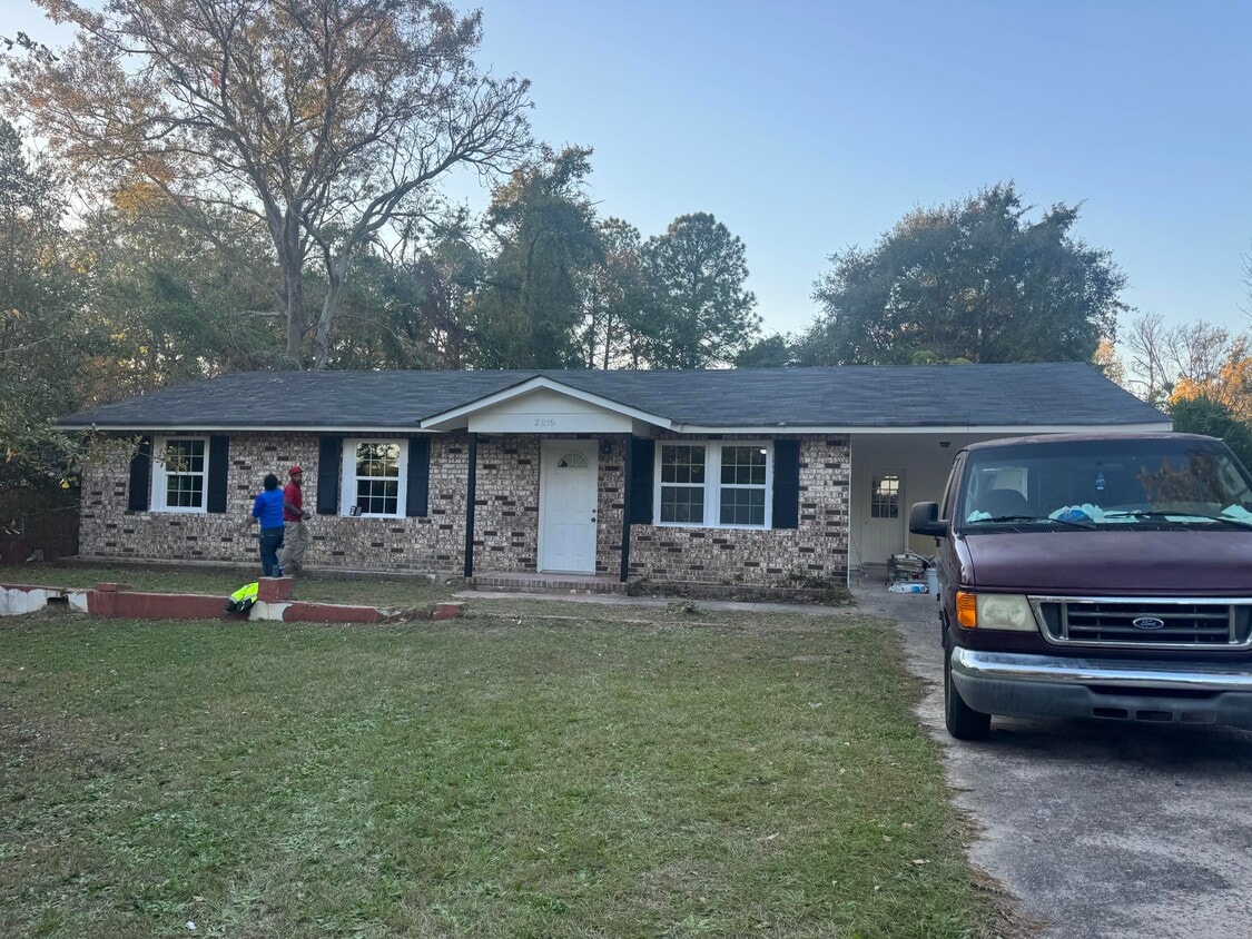 Primary Photo - 2919 Panhandle Cir