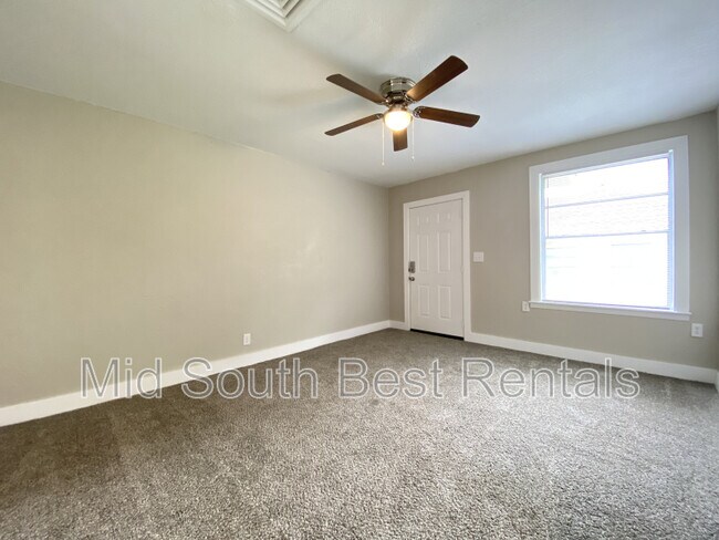 Building Photo - 810 Jane Dr
