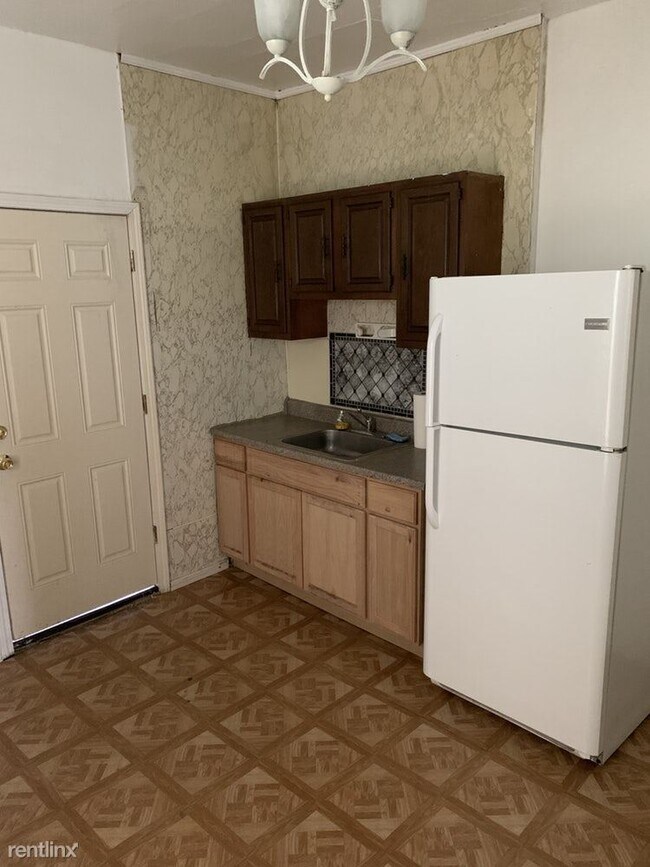 Foto del edificio - 1 br, 1 bath  - 2749 Florian St Apt 3