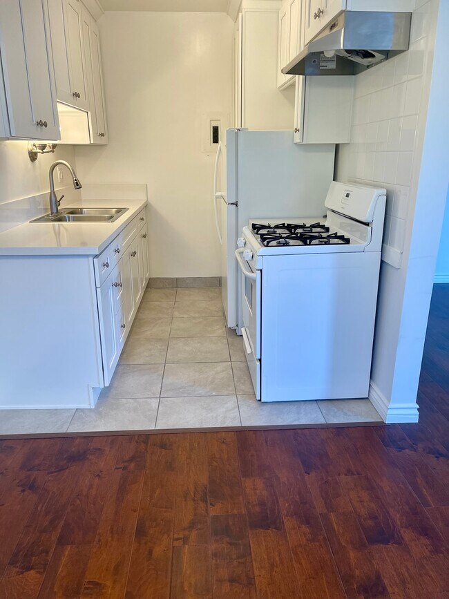 Cocina - 777 E Villa St
