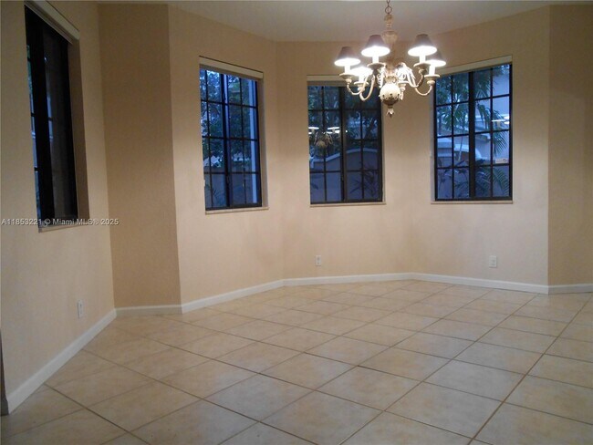 Foto del edificio - 2684 Center Ct Dr