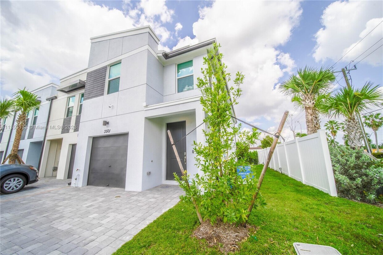 3501 Joshua Tree St, Palm Springs, FL 33461 Townhome Rentals in Palm Springs FL