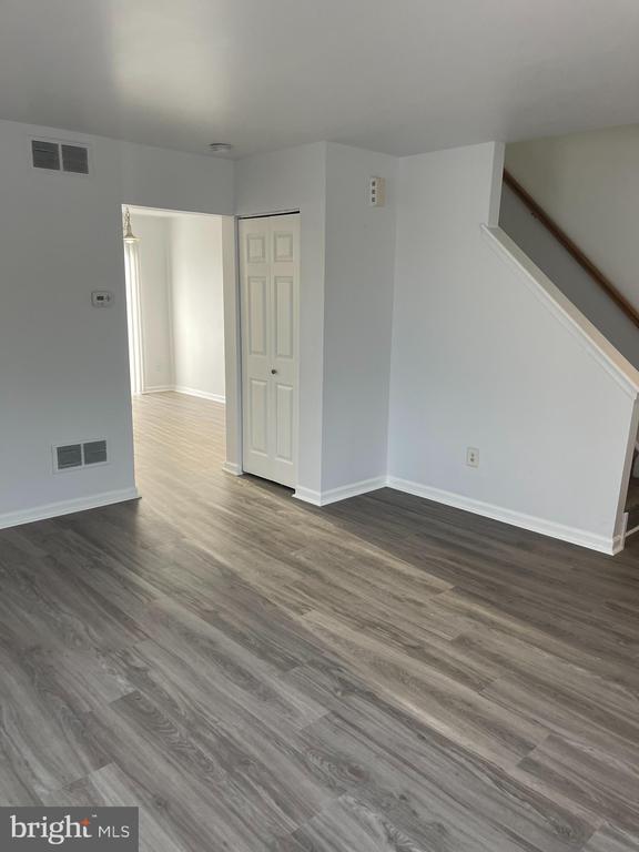 Building Photo - 288 Vincent Cir