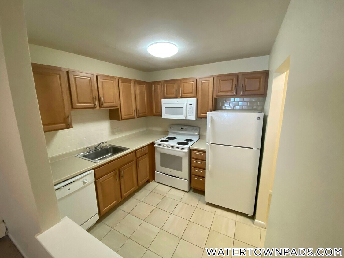 Primary Photo - 16 Whites Ave