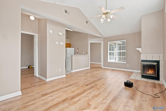 Foto del edificio - 104 Waters Edge Ln