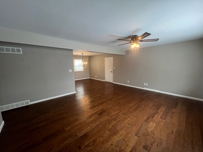 Building Photo - Discover the perfect harmony of style and ...