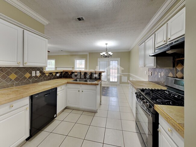 Foto del edificio - 875 Clairidge Ln