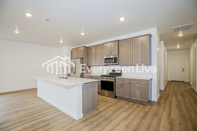 Building Photo - 301 Ravello St