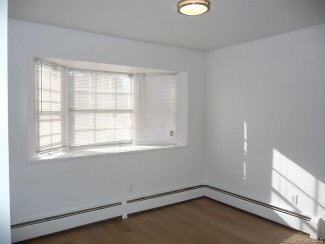 Building Photo - 91 Sarah Ln