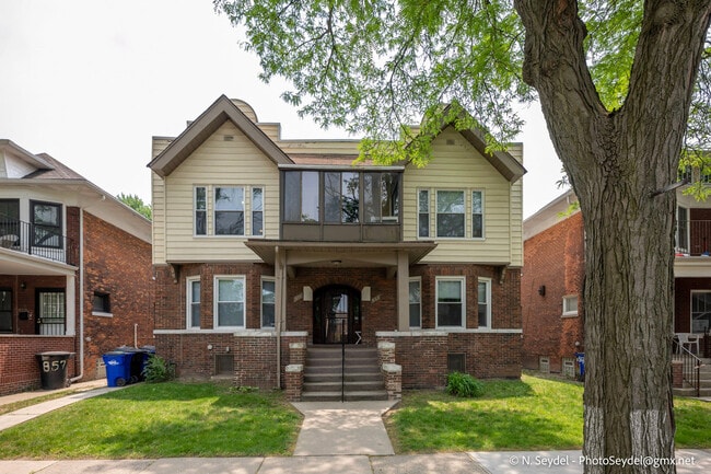 Front view - 865 Blaine St