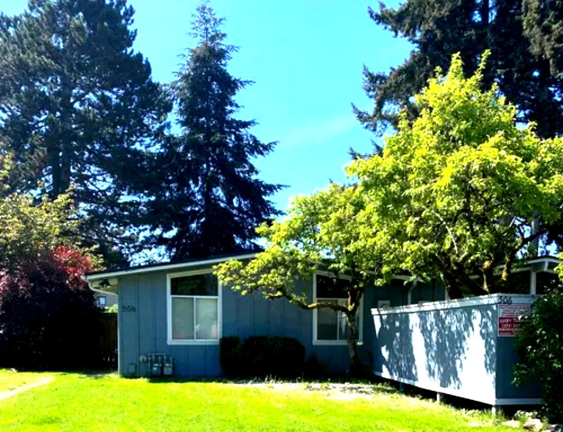 Foto principal - 506 122nd St S