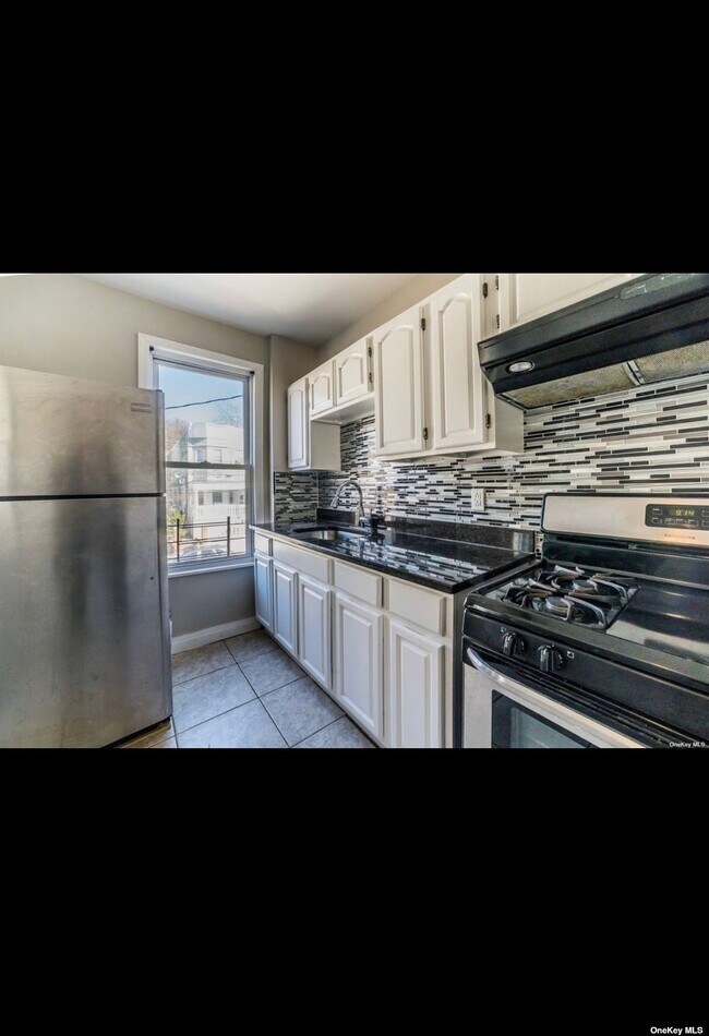 Building Photo - 76-34 85th Rd