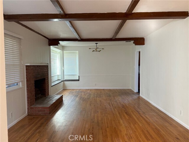 Foto del edificio - 7434 McLennan Ave