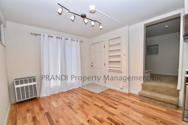 Building Photo - Available Now  Charming Junior 1 Bedroom
