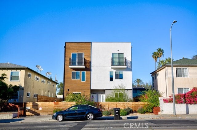 Foto principal - 11639 Burbank Blvd