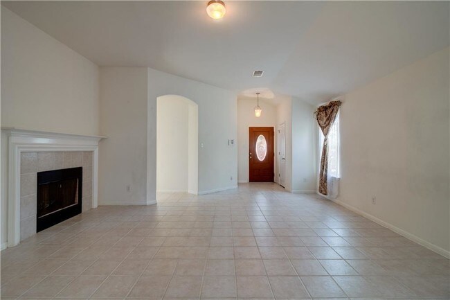 Building Photo - 18624 Sandy Bottom Dr