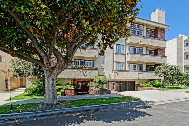 Building Photo - NICELY REMODELED, 2BR2.5BA, 1700 SQ FT CON...