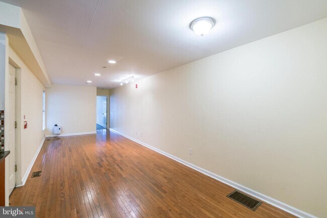 Building Photo - 2350 N Park Ave