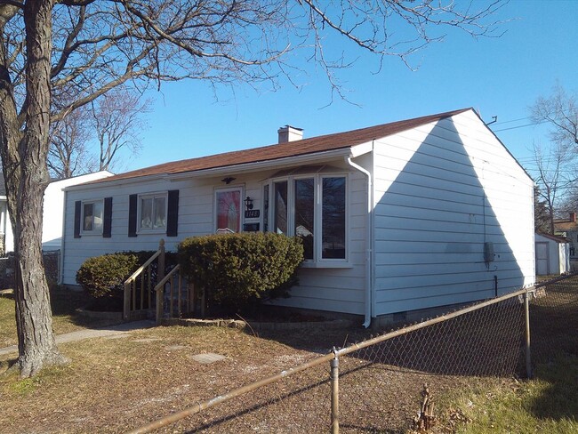 Building Photo - 1148 Fall River Rd