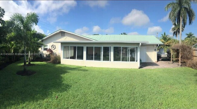 Building Photo - 597 SW Riverway Blvd