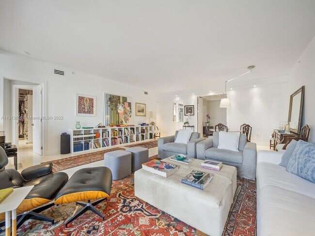 Building Photo - 733 Crandon Blvd