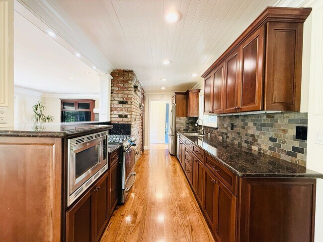 Foto del edificio - Beautifully Updated 3 Bed 2 Bath Walnut Cr...