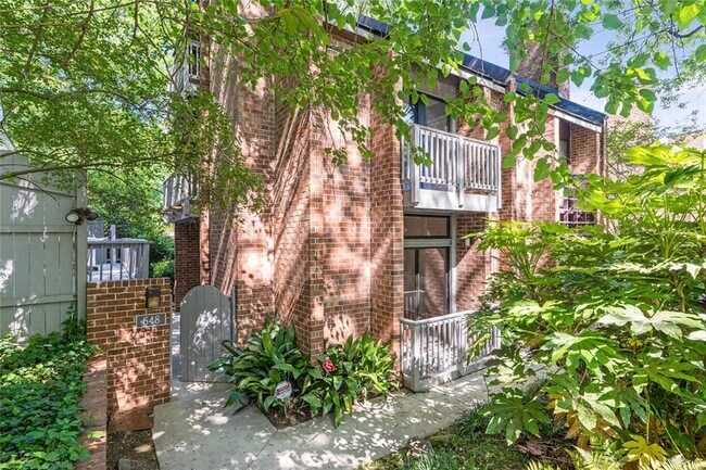 Foto del edificio - 648 Cleburne Terrace NE