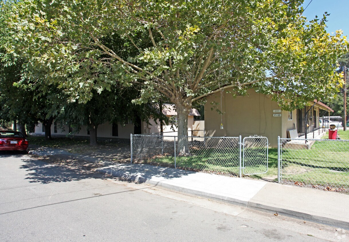 Building Photo - 111-113 6th St