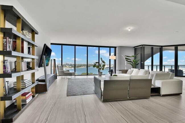 Foto del edificio - 1000 Biscayne Blvd