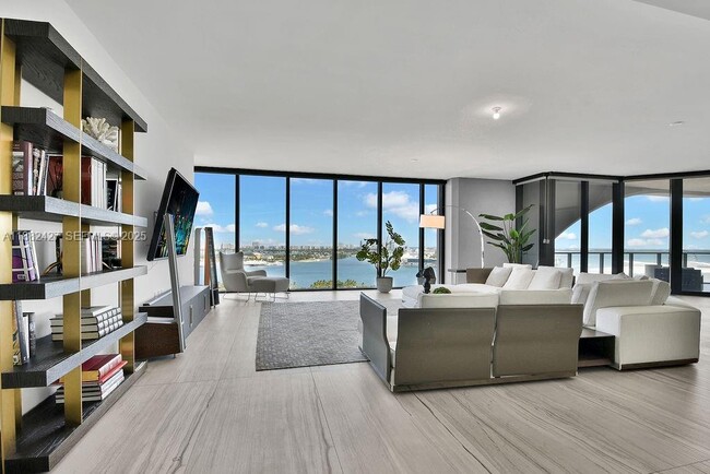 Building Photo - 1000 Biscayne Blvd