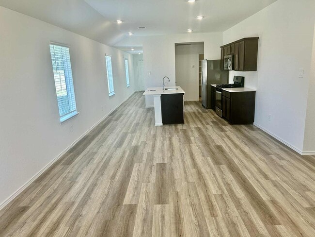 Building Photo - 1002 Muscadine Vine Ln