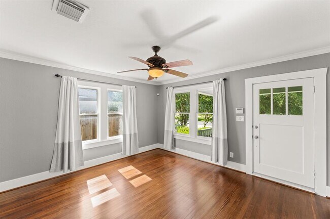 Foto del edificio - 1125 E 25th St