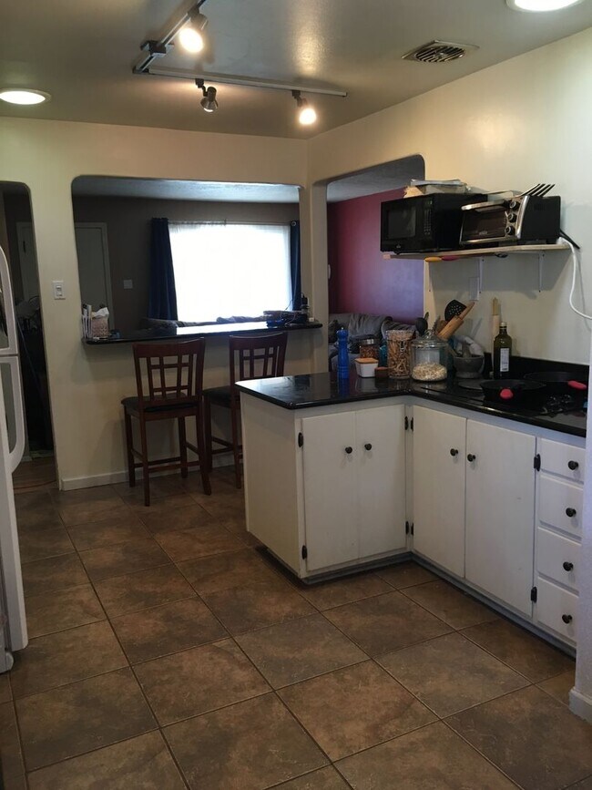 Building Photo - NOB HILL 1800/sf 3/BD 2 & 3/4-BA 2/CG