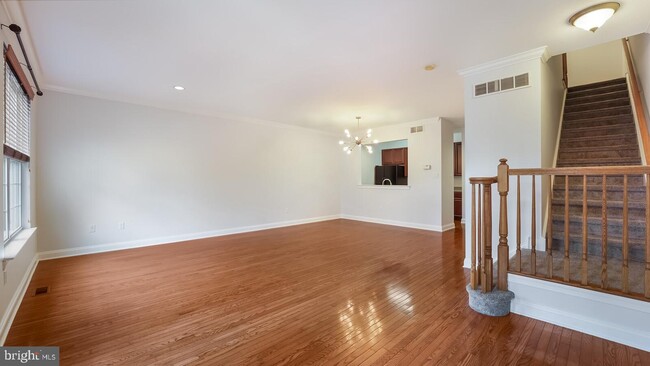 Building Photo - 410 Lantern Dr