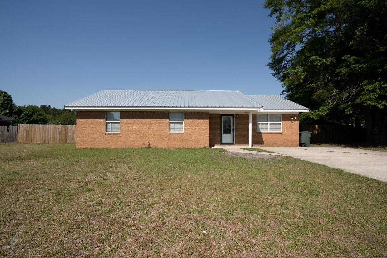 Primary Photo - 1464 Flo Zechman Dr