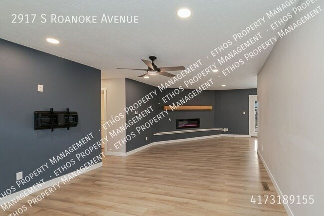 Building Photo - 2917 S Roanoke Ave