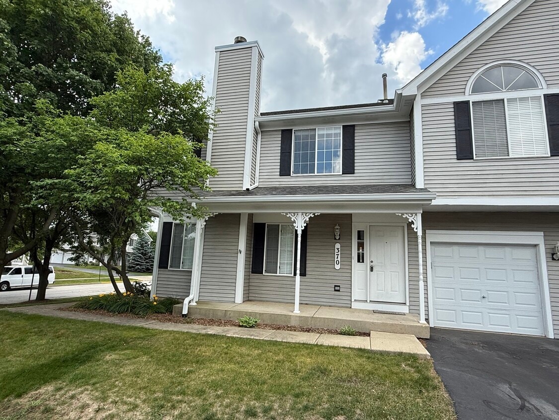 Primary Photo - 370 Sandhurst Ln