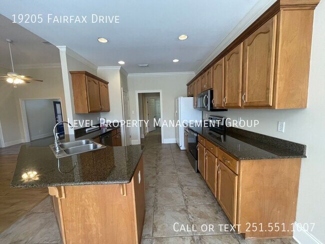 Foto del edificio - 19205 Fairfax Dr