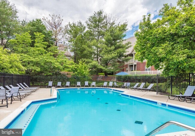 Foto del edificio - 1705 Ascot Way
