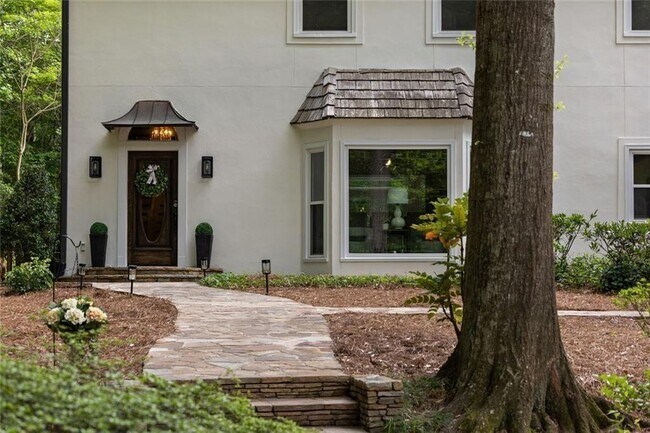Foto del edificio - 1260 Heards Ferry Rd NW