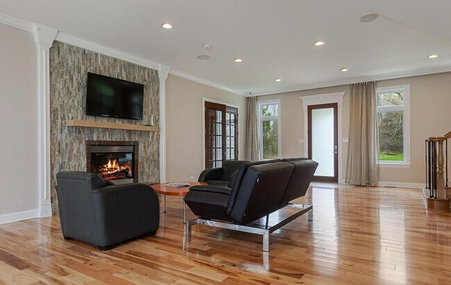 Foto del edificio - 598 Lake Shore Rd