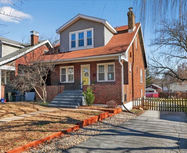 Building Photo - 1420 Bredell Ave