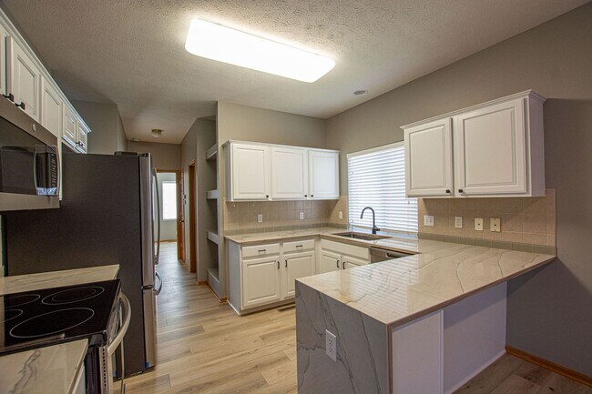 Foto del edificio - 4 Bedroom / 3 Bath Ranch Available For Rent!
