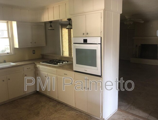 Foto del edificio - 916 Riverview Dr