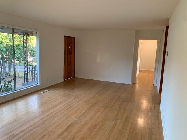 Building Photo - 3618 Sunrise Terrace