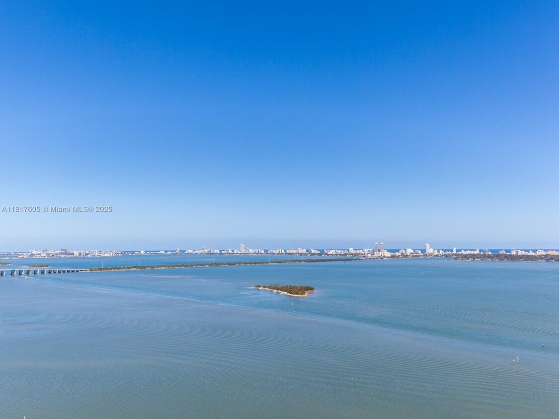 Primary Photo - 1717 N Bayshore Dr