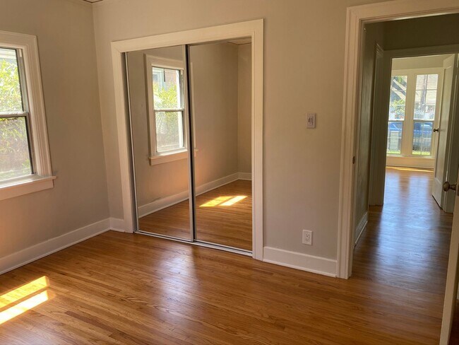 Foto del edificio - Spacious 2 Bedroom 1 Bath House in Eagle Rock