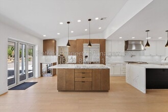 Building Photo - 8515 N 13th Pl